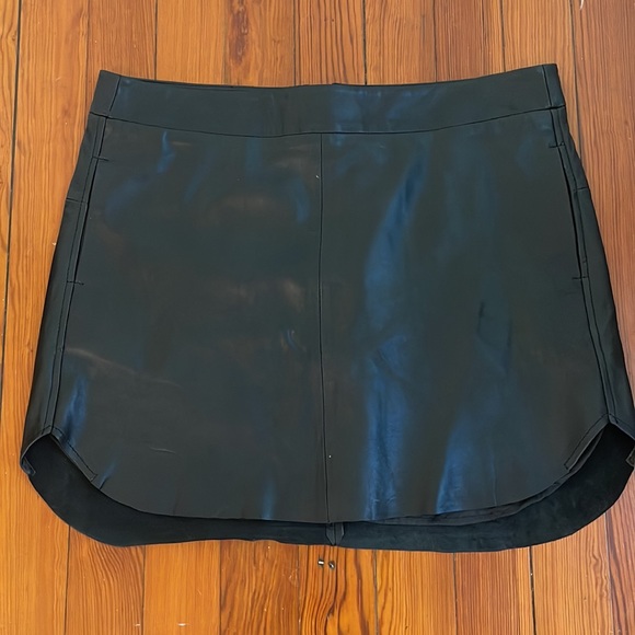 New with tag Karina Grimaldi black real leather skirt. Size medium. Fits like 6 - Picture 3 of 7